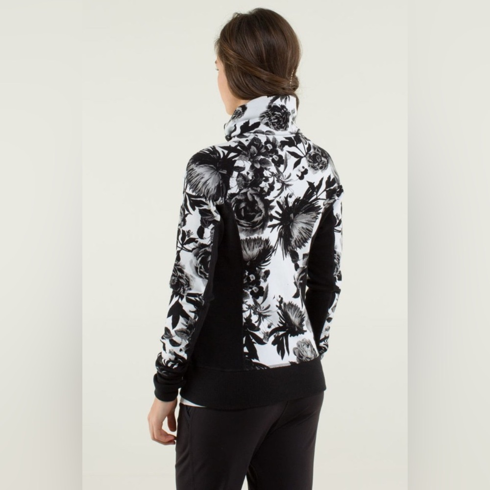 Rare Lululemon Calm & Cozy Jacket - Picture 10 of 14